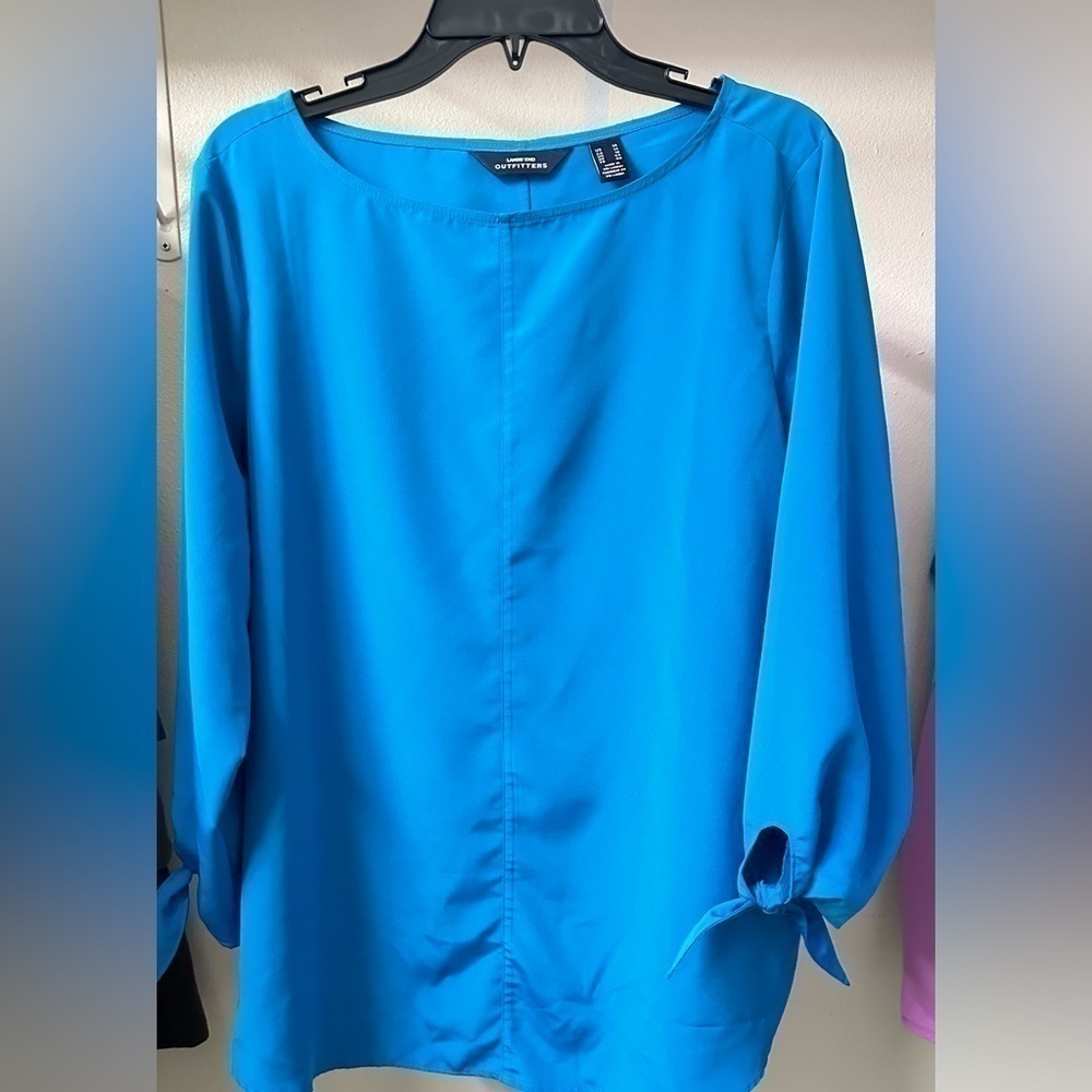 Lands’ End Outfitters women’s dress shirt. Size 14